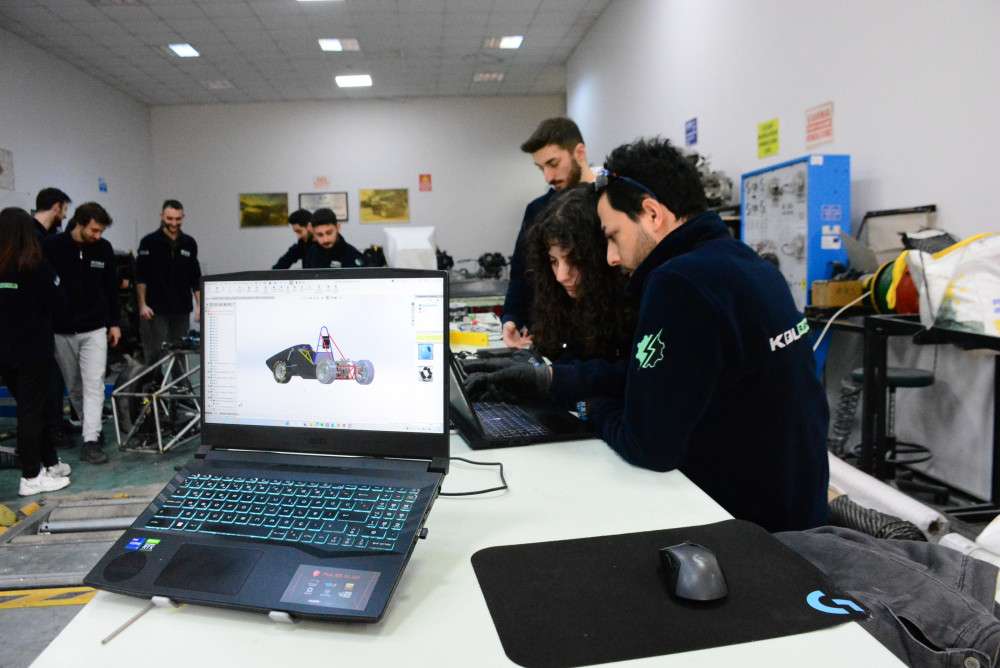 3 SANİYEDE 0 DAN 100 E ÇIKACAK ÇEVRE DOSTU FORMİLO 1 OTOMOBİLİ ÜRETİYORLAR 