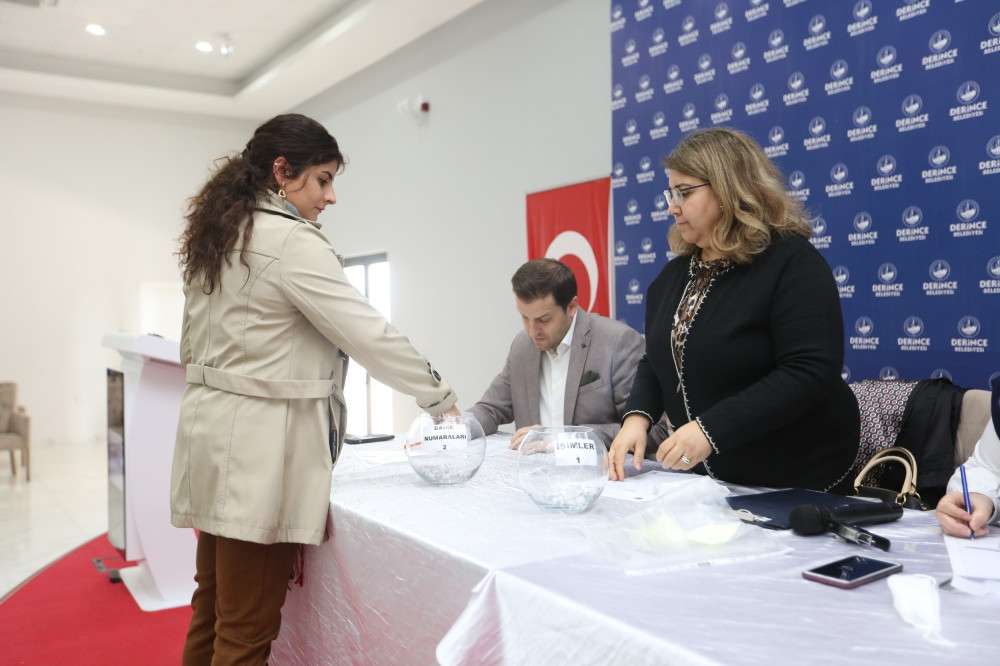 47 HAK SAHİBİ EVİNE KAVUŞTU