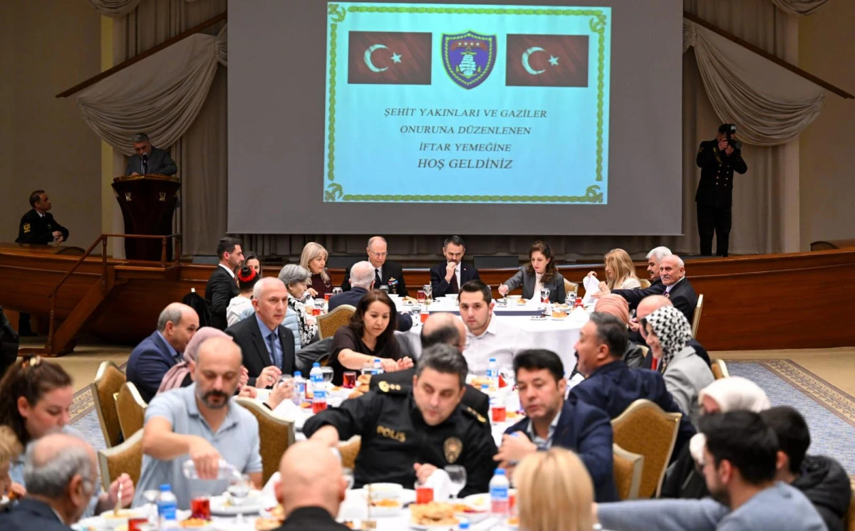 AKTAŞ &Ccedil;İFTİ, DONANMA KOMUTANLIĞININ ŞEHİT YAKINLARI VE GAZİLER ONURUNA D&Uuml;ZENLEDİĞİ İFTAR KATILDI