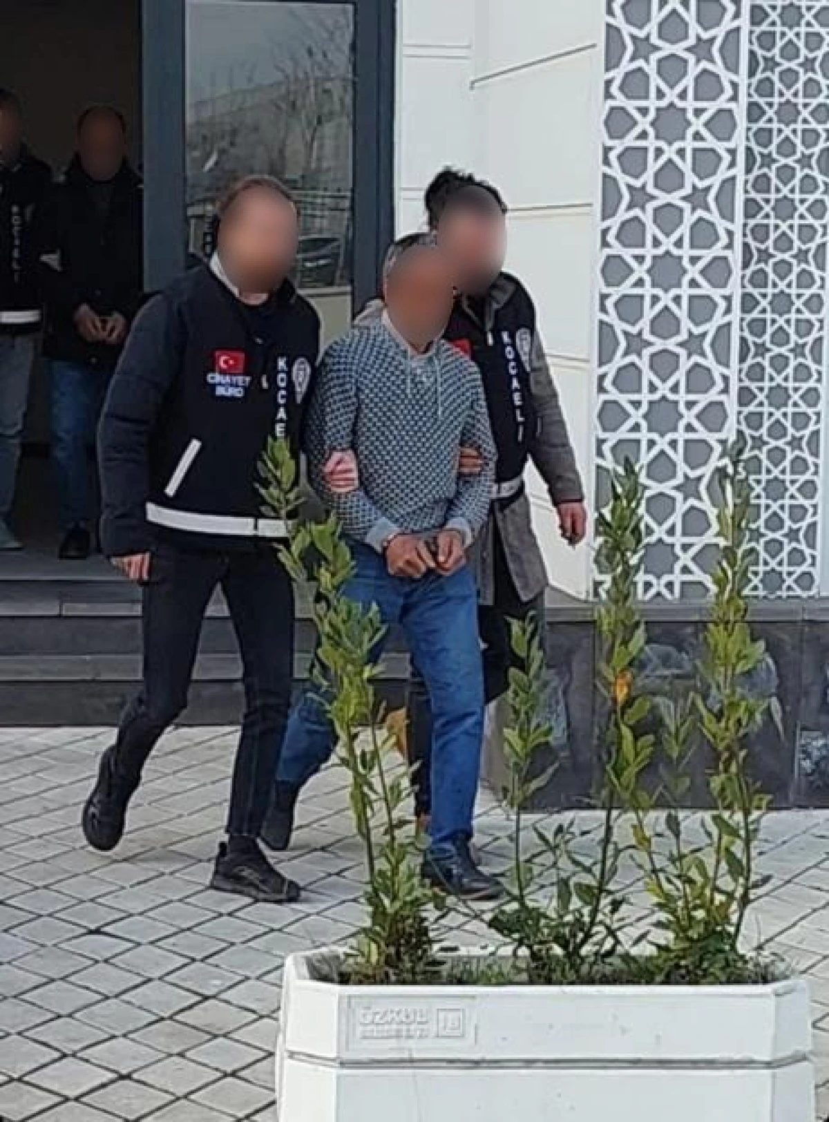 ALDATMA" İDDİASI İLE EŞİNİ &Ouml;LD&Uuml;RM&Uuml;ŞT&Uuml;: "PROTOKOL İMZALAMALARINI BEKLERKEN CİNAYET YAŞANDI"