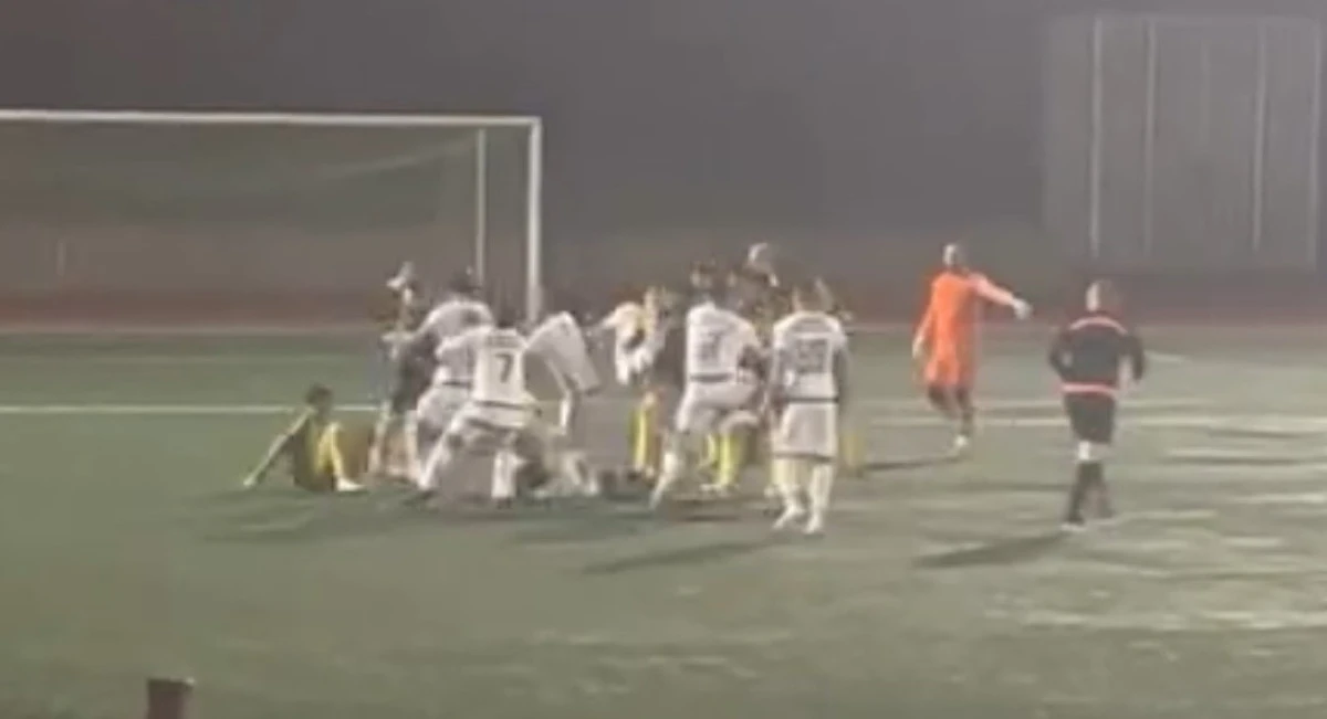 AMATÖR MAÇTA FUTBOLCULAR TEKME TOKAT BİRBİRİNE GİRDİ