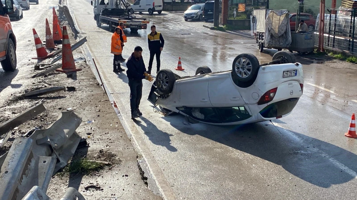 AYNI YERDE 5 SAAT ARAYLA İKİNCİ KAZA: OTOMOBİL YAN YOLA D&Uuml;Ş&Uuml;P TERS D&Ouml;ND&Uuml;, 2 KİŞİ YARALANDI