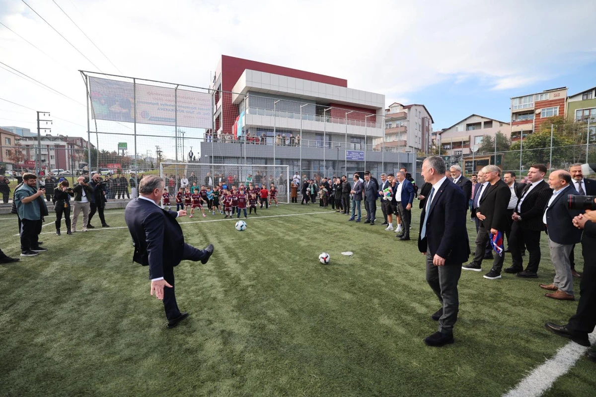 BAKAN BAK, HASAN DOĞAN BİLGİEVİ VE SPORCU EĞİTİM MERKEZİ’Nİ GEZDİ