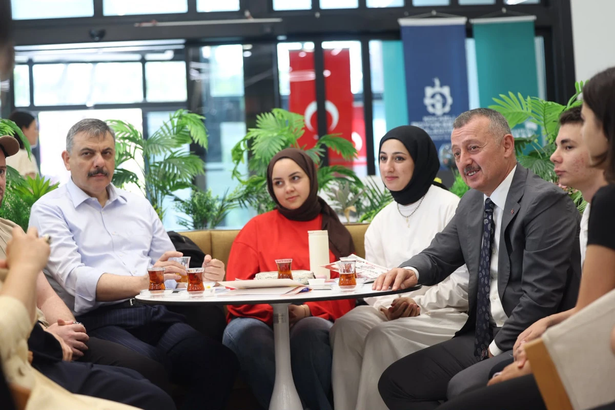 Bakan &Ccedil;ift&ccedil;i, B&uuml;y&uuml;kşehir&rsquo;in vizyon projelerini yerinde inceledi