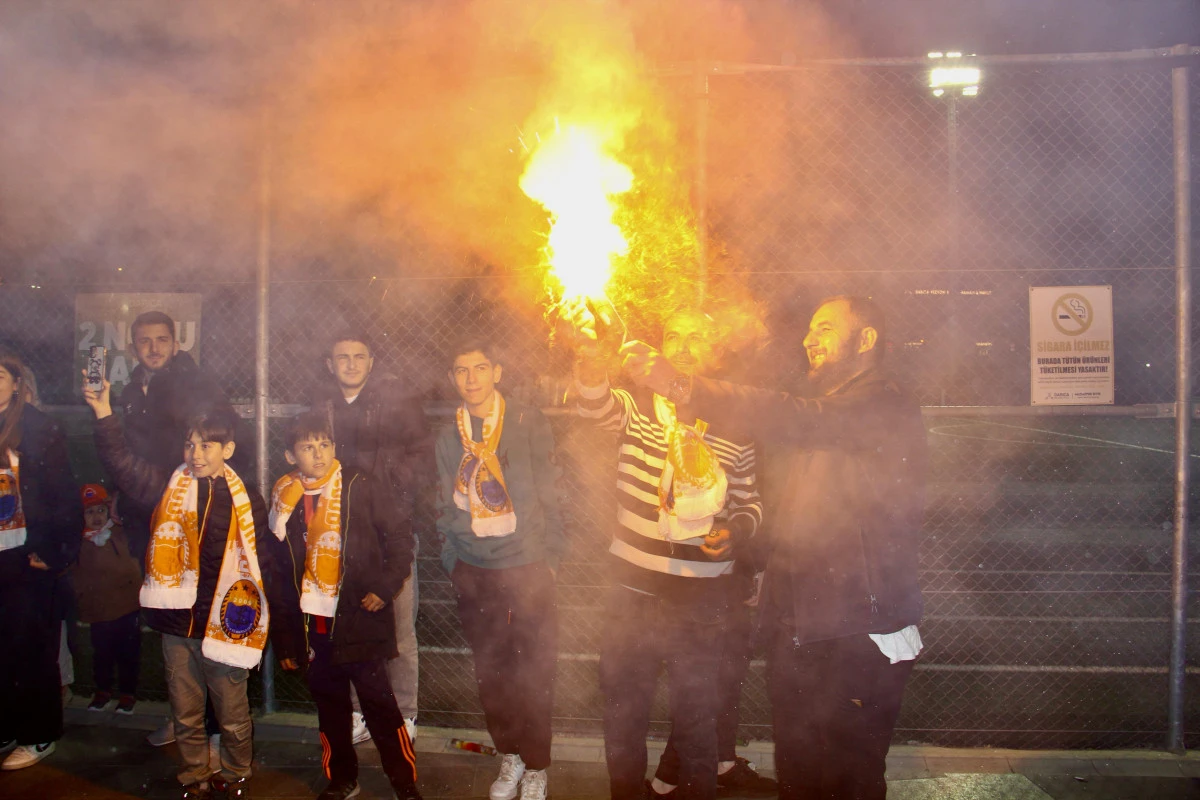 BAL LİGİNE YÜKSELEN DARICA TÜRKELİSPOR TARİH YAZDI
