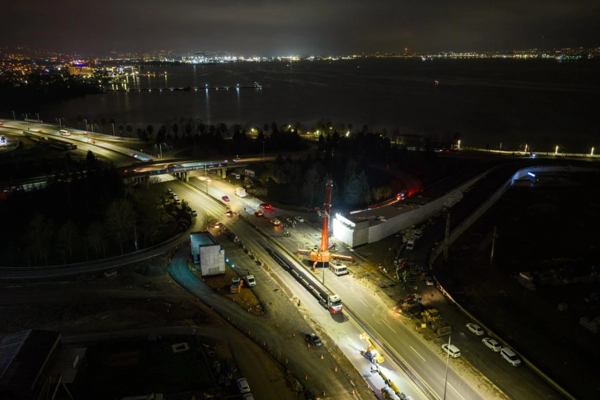 BAŞİSKELE KAVŞAĞI&rsquo;NDA DEV  KİRİŞLER 9 SAATTE YERLEŞTİRİLDİ