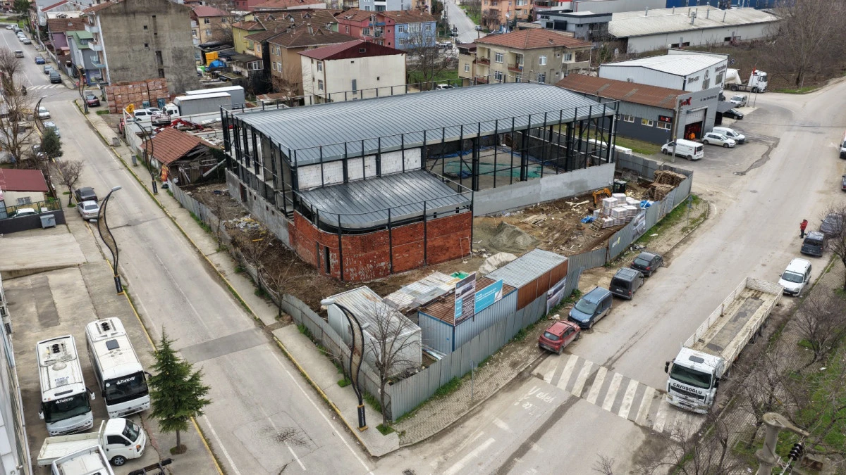 BAŞİSKELE&rsquo;DE SAĞLIKLI YAŞAM İ&Ccedil;İN SPORA YATIRIMLAR S&Uuml;R&Uuml;YOR