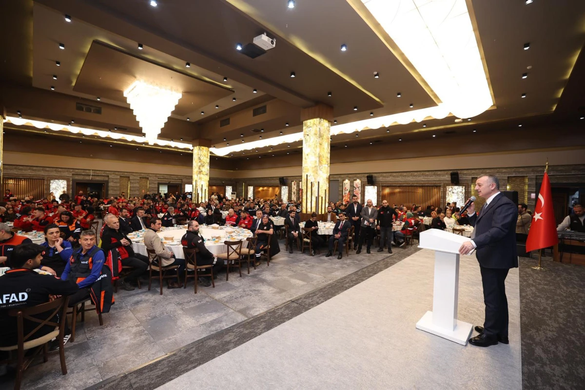 BAŞKAN B&Uuml;Y&Uuml;KAKIN AFET G&Ouml;N&Uuml;LL&Uuml;LERİ İLE İFTAR YAPTI