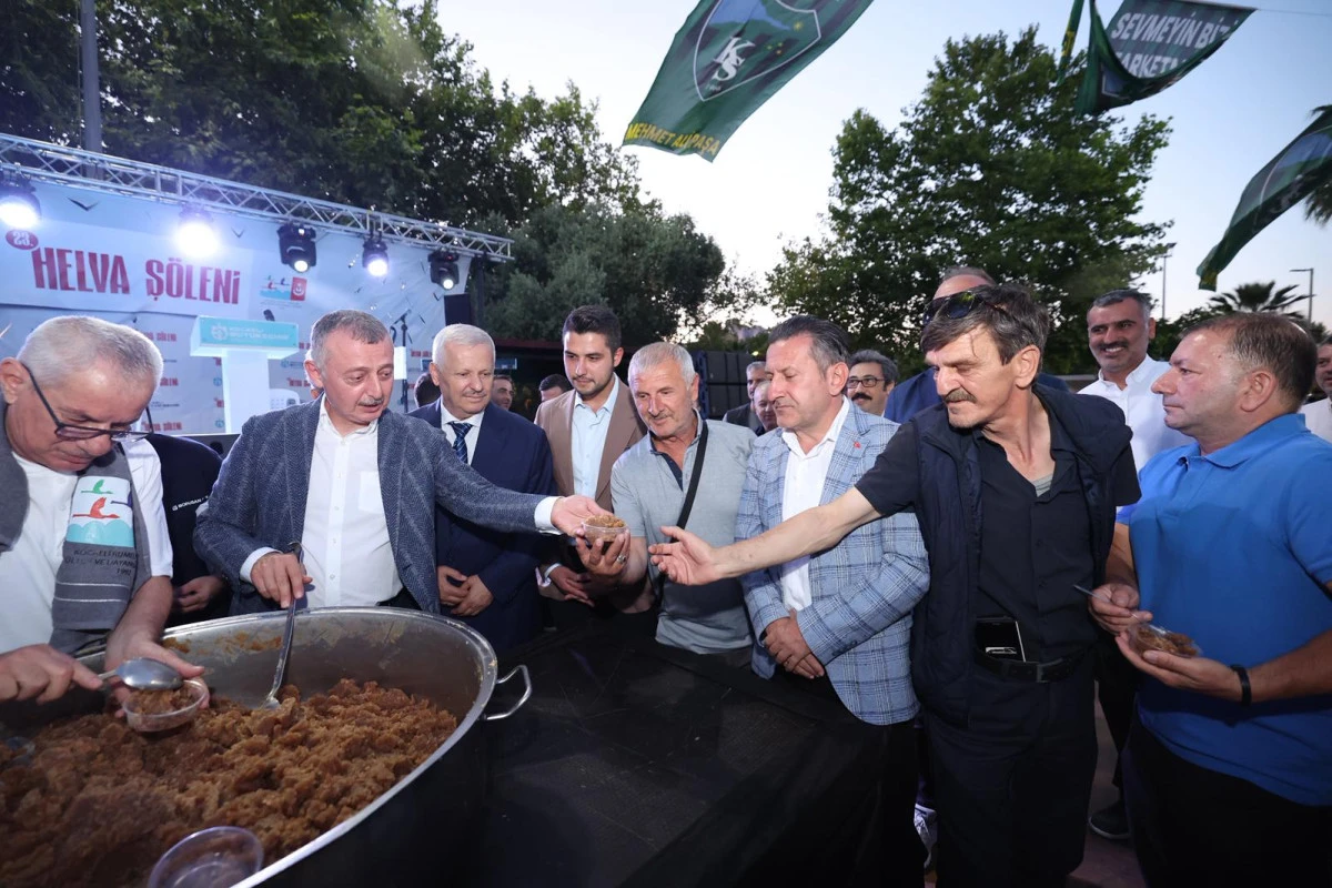 BAŞKAN BÜYÜKAKIN, KAZANI AÇTI, İLK HELVALARI DAĞITTI