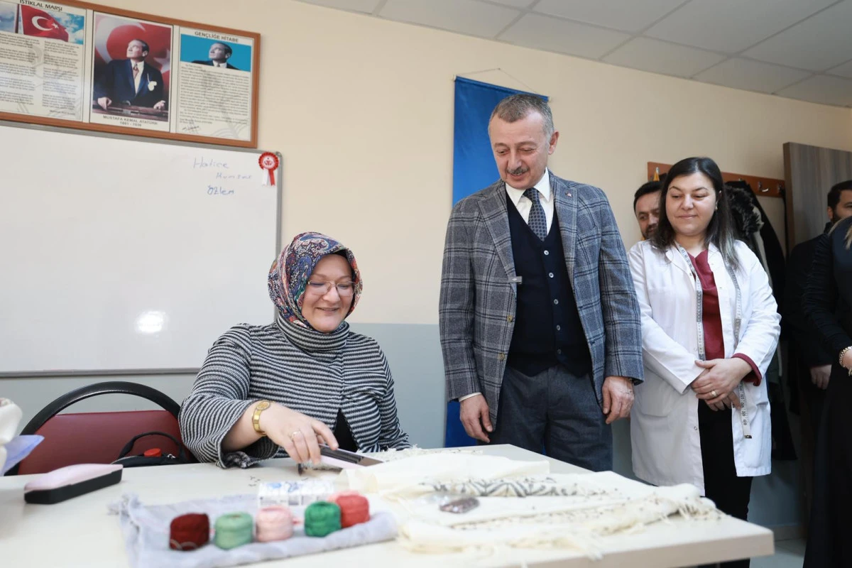 BAŞKAN B&Uuml;Y&Uuml;KAKIN, KO-MEK KURSİYERLERİNİ ZİYARET ETTİ