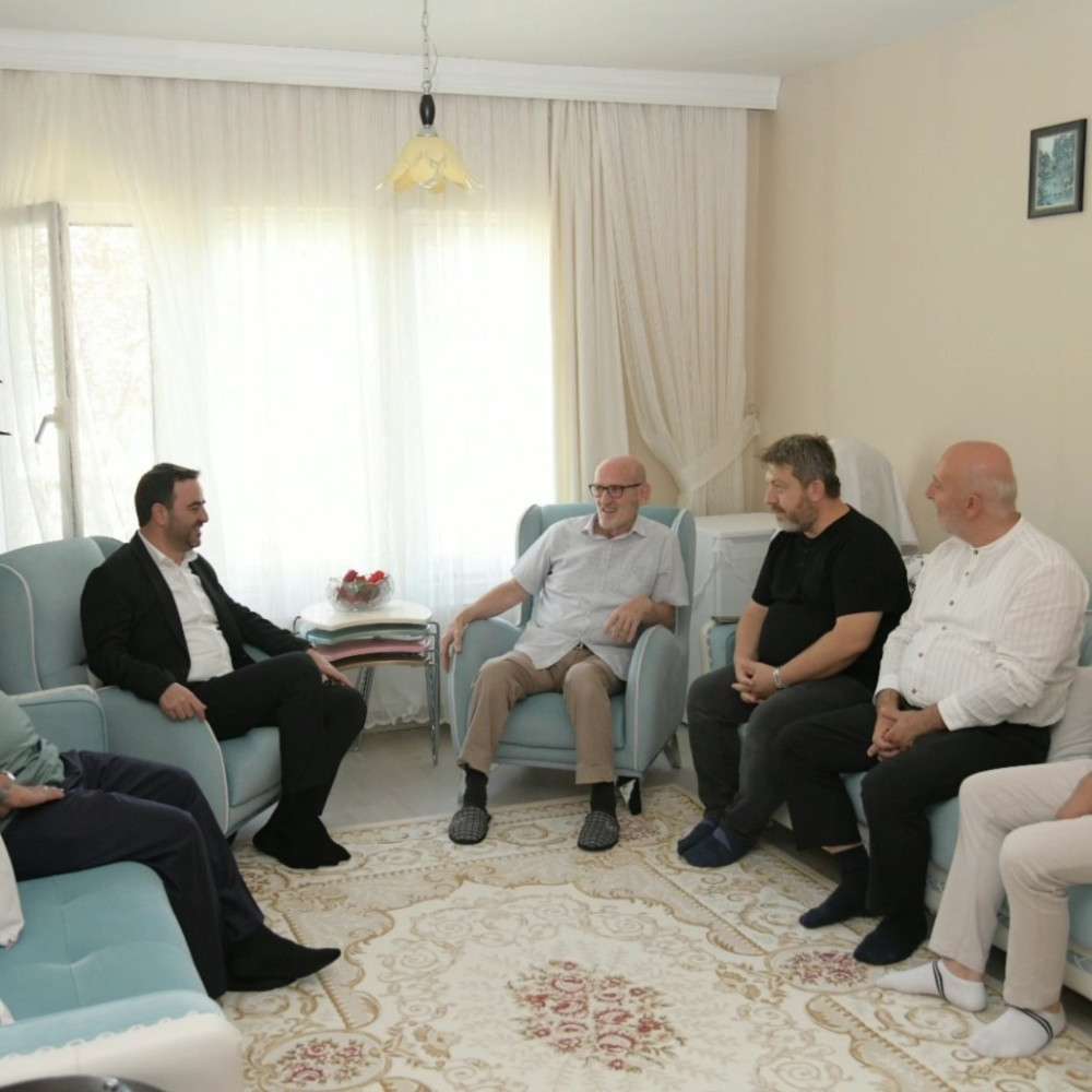 BAŞKAN ÖZLÜ'DEN HASTA VE YAŞLILARA ZİYARET
