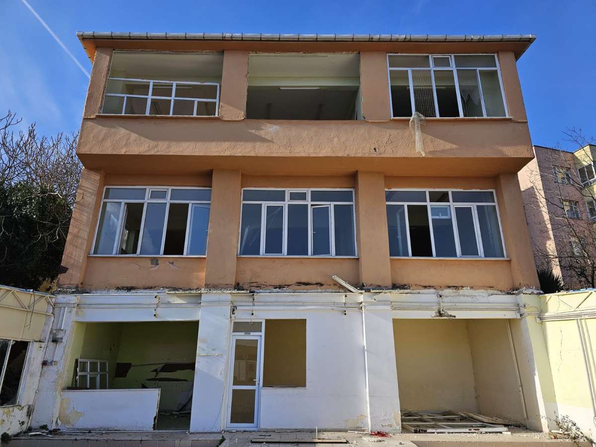 Başkan Sezer açıkladı, İhsaniye İlkokulu yıkımına başlandı