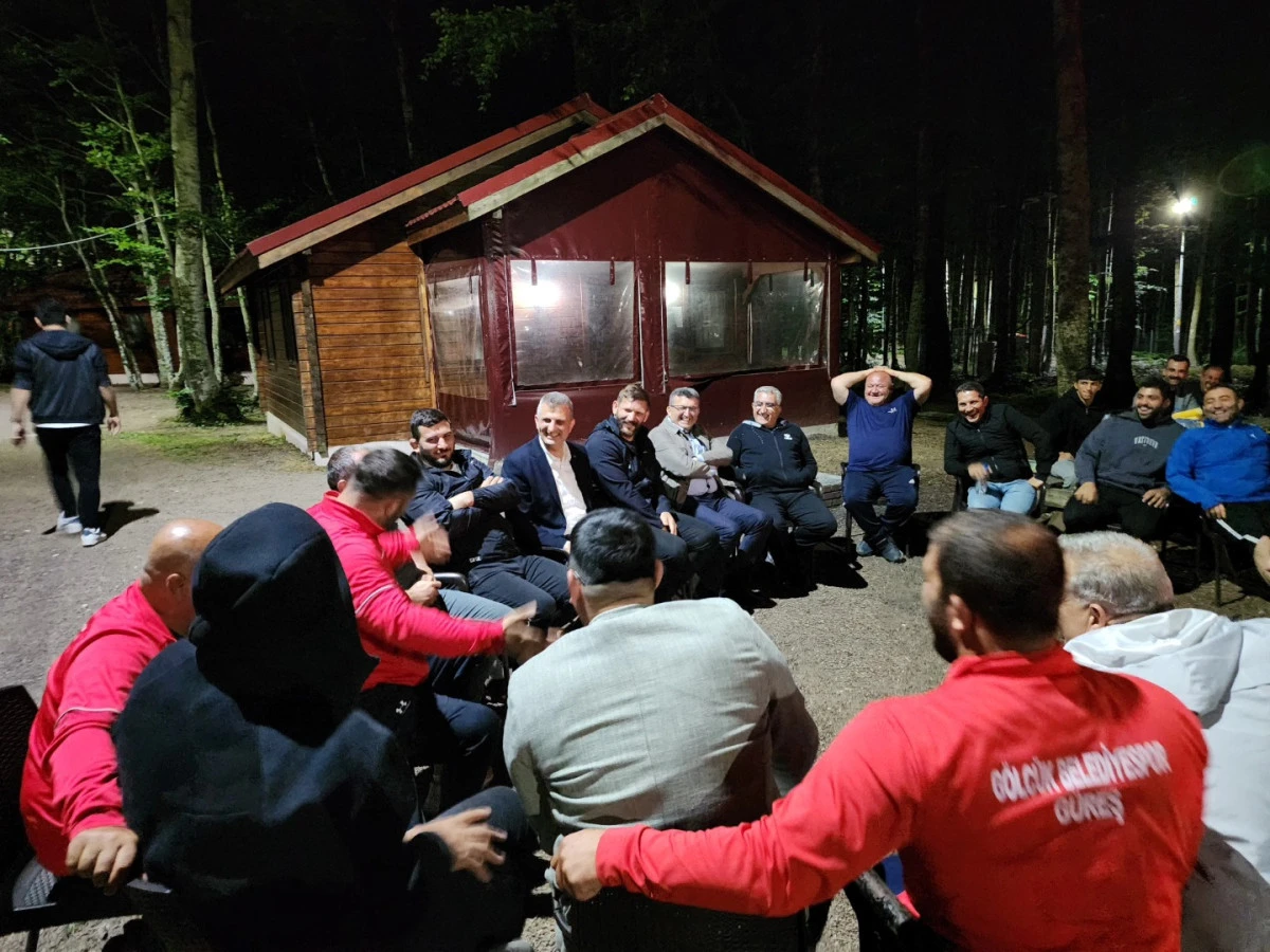 BAŞKAN SEZER KIRKPINAR'A HAZIRLANAN PEHLİVANLARA MORAL VERDİ