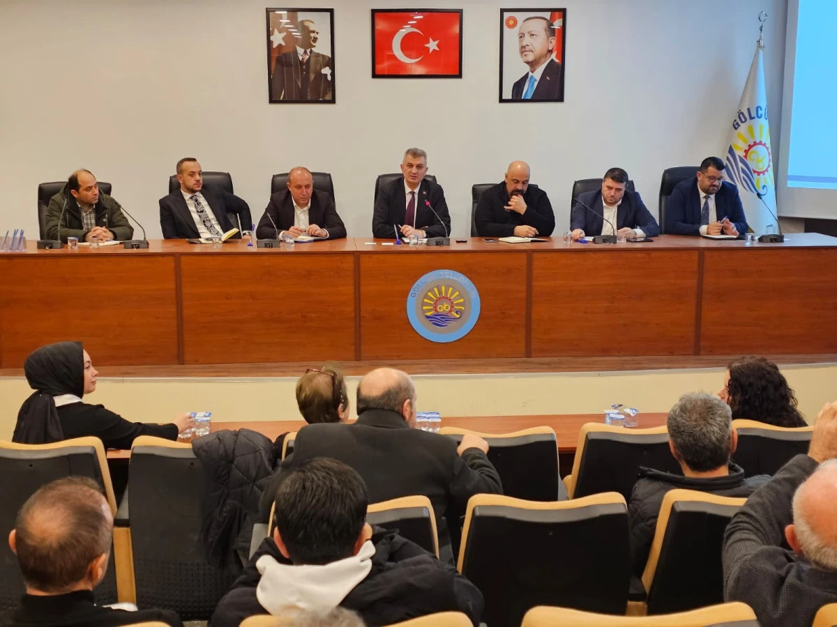 BAŞKAN SEZER MUHTARLARI YATIRIMLAR HAKKINDA BİLGİLENDİRDİ