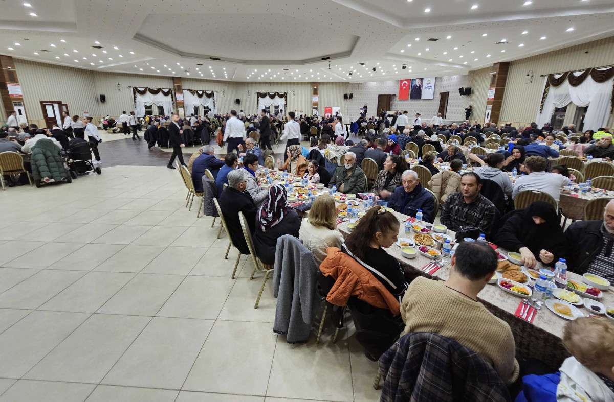 BAŞKAN SEZER ŞEHİT VE GAZİ AİLELERİ İLE İFTAR SOFRASINDA BİR ARAYA GELDİ