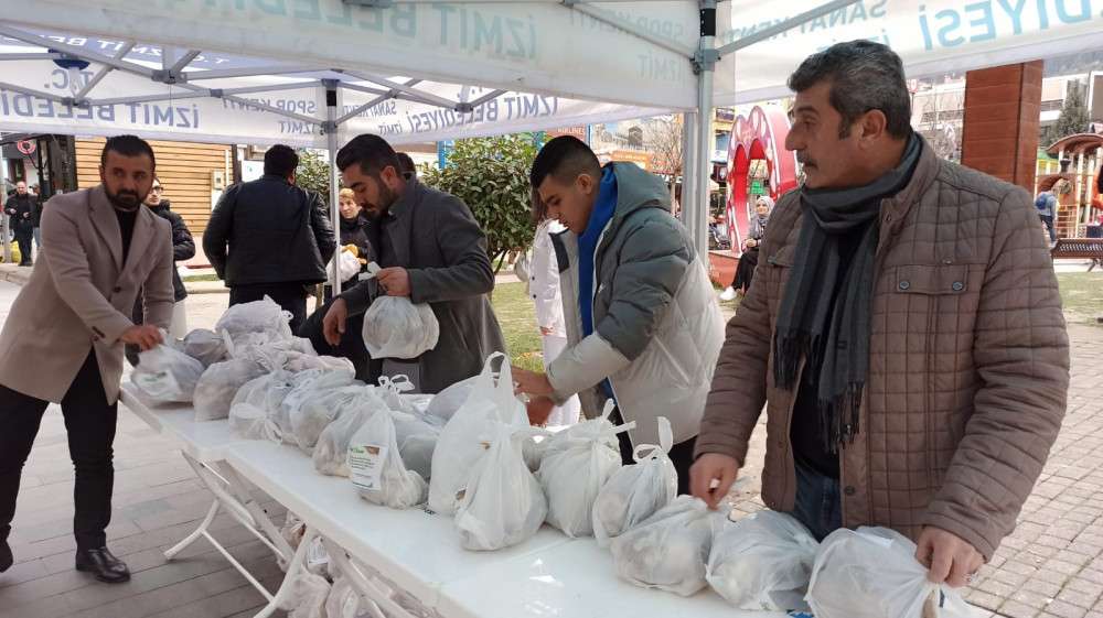 BELEDİYE İSTİRİDYE MANTARLARI YETİŞTİRİP, ÜCRETSİZ DAĞITTI