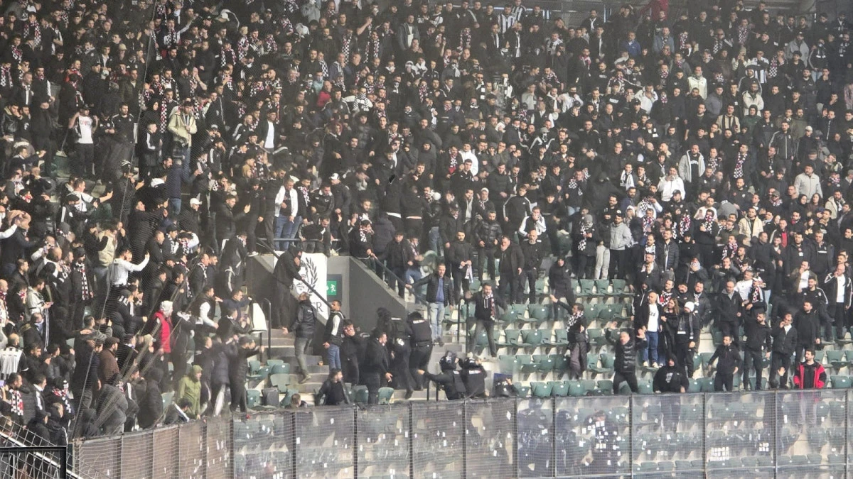 BEŞİKTAŞ TRİB&Uuml;N&Uuml; KARIŞTI, 15 TARAFTARA ADLİ İŞLEM YAPILDI