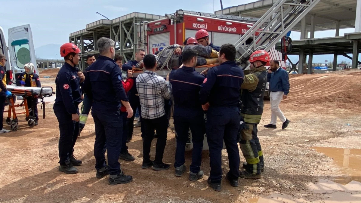 BETON PERDAH MAKİNESİNİN &Ccedil;ARPTIĞI İŞ&Ccedil;İ AĞIR YARALANDI