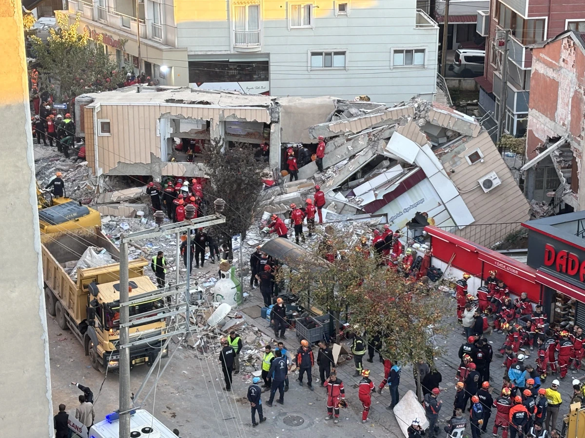 BİNANIN YIKIM NEDENİ ARAŞTIRILIYOR