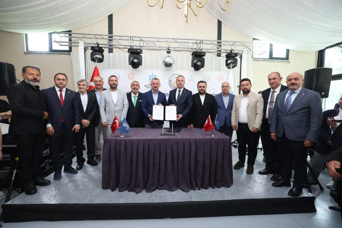 B&uuml;y&uuml;kakın imzaladı: Kocaeli ile Sivas kardeş oldu