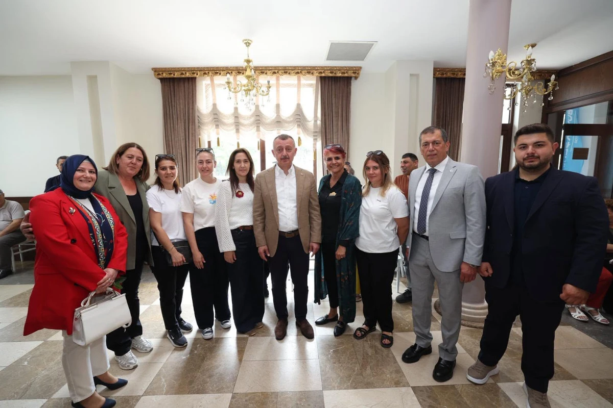 B&uuml;y&uuml;kakın: &ldquo;Kocaeli&rsquo;de koca bir  dayanışma sistemi kurduk&rdquo;