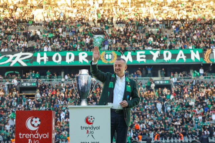 BÜYÜKAKIN, KOCAELİSPOR’U KUTLADI