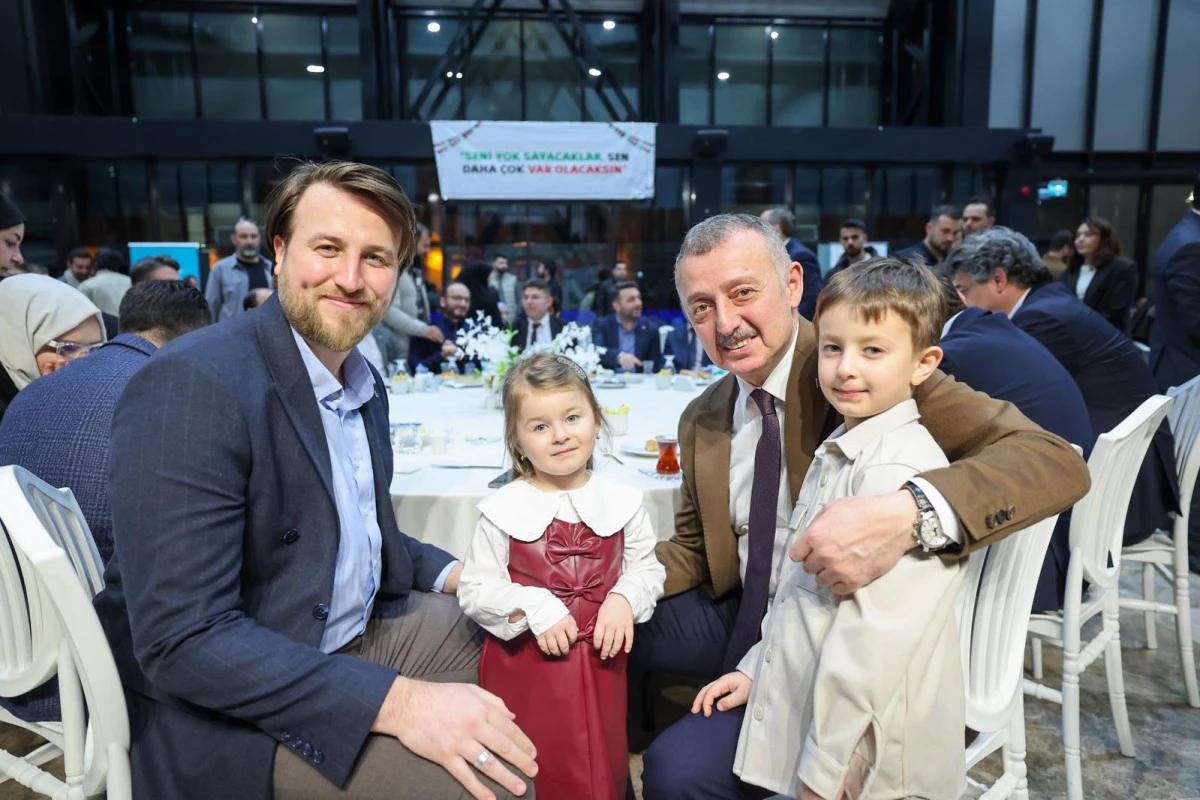 B&Uuml;Y&Uuml;KAKIN, T&Uuml;GVA İFTARINDA GEN&Ccedil;LERLE BİR ARAYA GELDİ