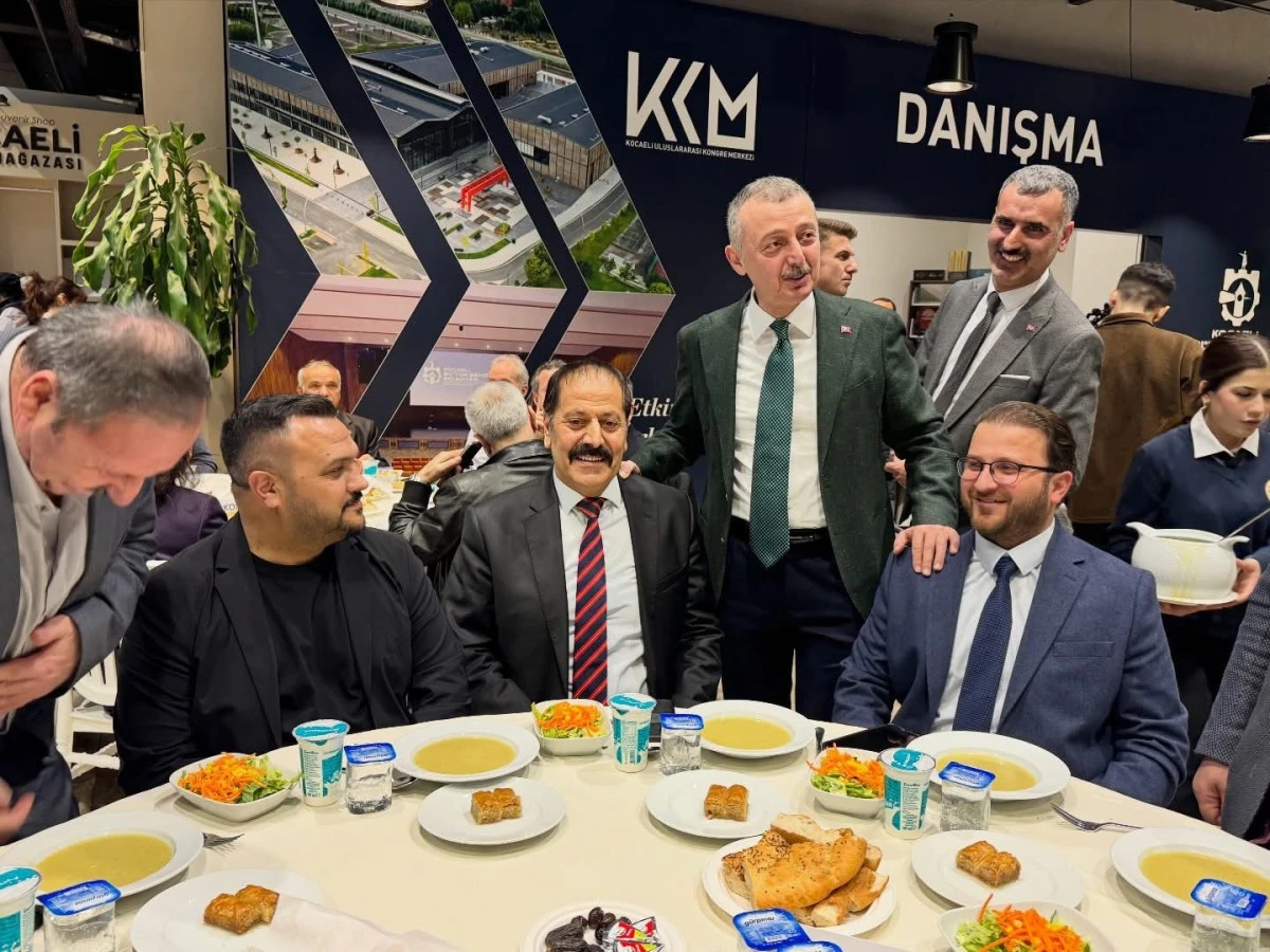 B&Uuml;Y&Uuml;KŞEHİR&rsquo;DEN DEV İFTAR: 820 STK&rsquo;DAN BAŞKAN, Y&Ouml;NETİM VE &Uuml;YELER KATILDI