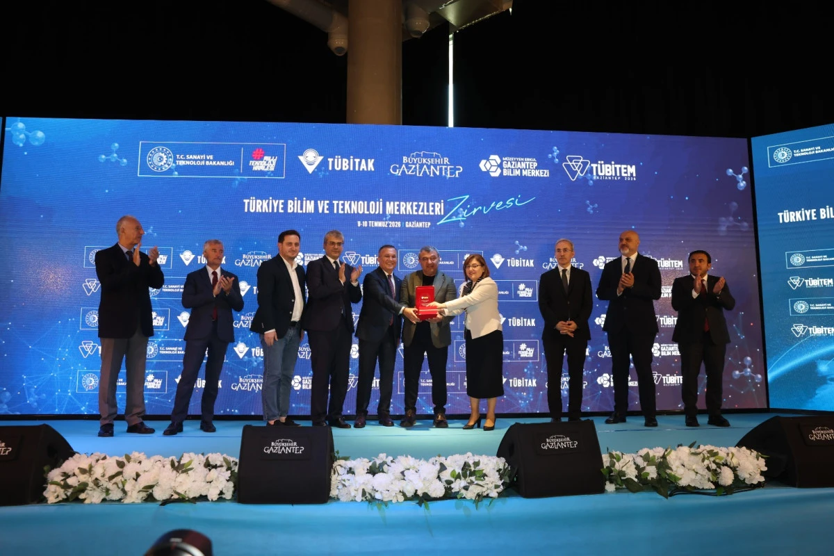 B&uuml;y&uuml;kşehir&rsquo;in bilim vizyonu &ouml;d&uuml;lle ta&ccedil;landı
