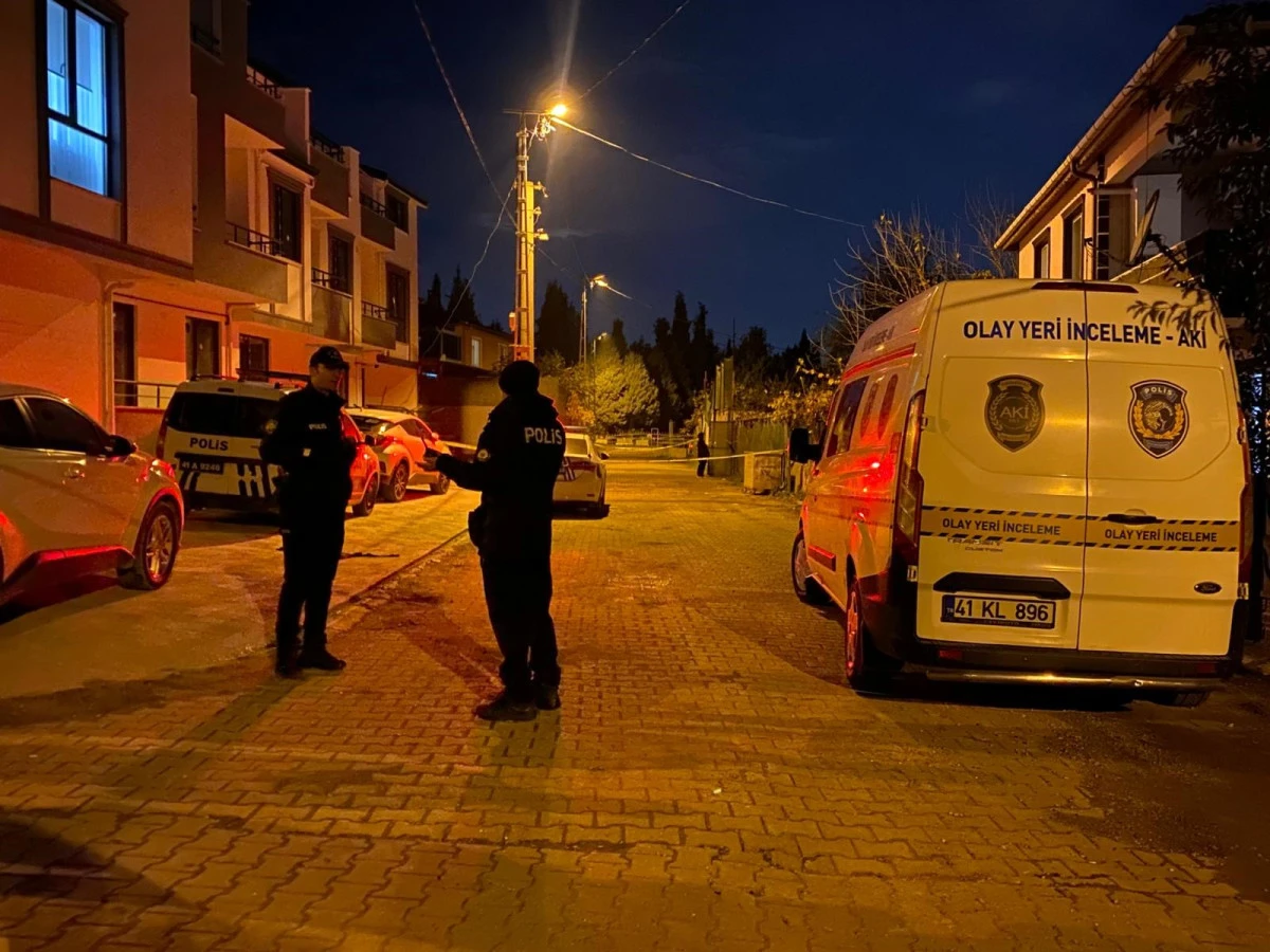 ÇAMAŞIRHANEDE BIÇAKLI KAVGA: 1 ÖLÜ, 1 YARALI