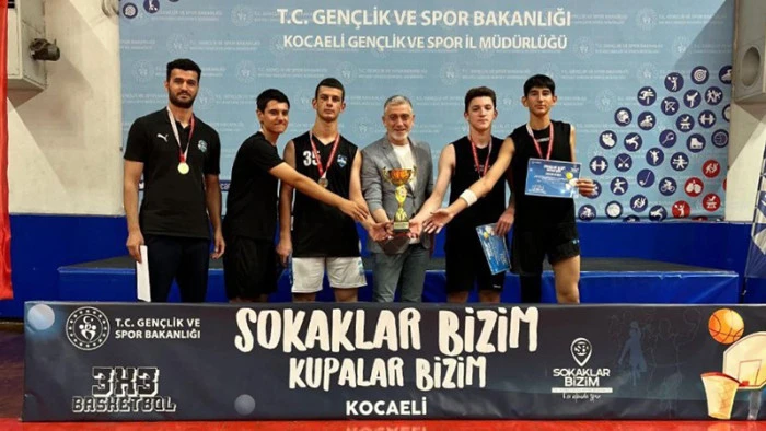 ÇAYIROVA'NIN BASKETBOL TAKIMI İL ŞAMPİYOU OLDU