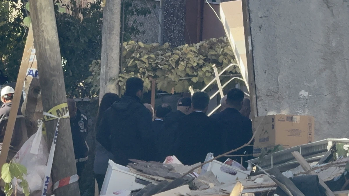 ÇÖKEN BİNANIN ENKAZINDA İNCELEME YAPILIYOR