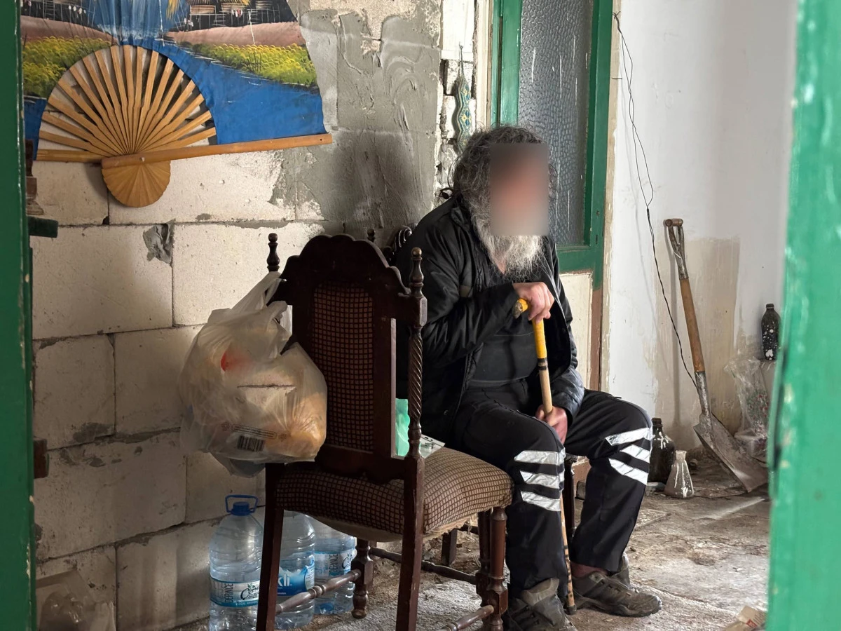 &Ccedil;&Ouml;P EVİN ALTINDAN DRAM &Ccedil;IKTI:BİR SENEDİR DIŞARI &Ccedil;IKMIYORUM