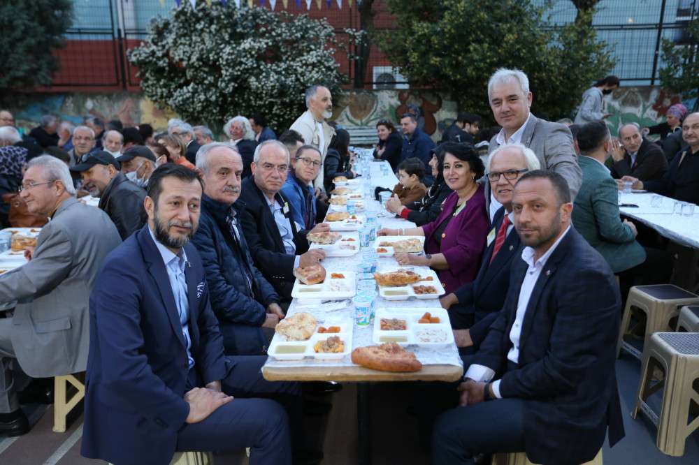 DERİNCE LİSESİ MEZUNLARI İFTARDA BULUŞTU