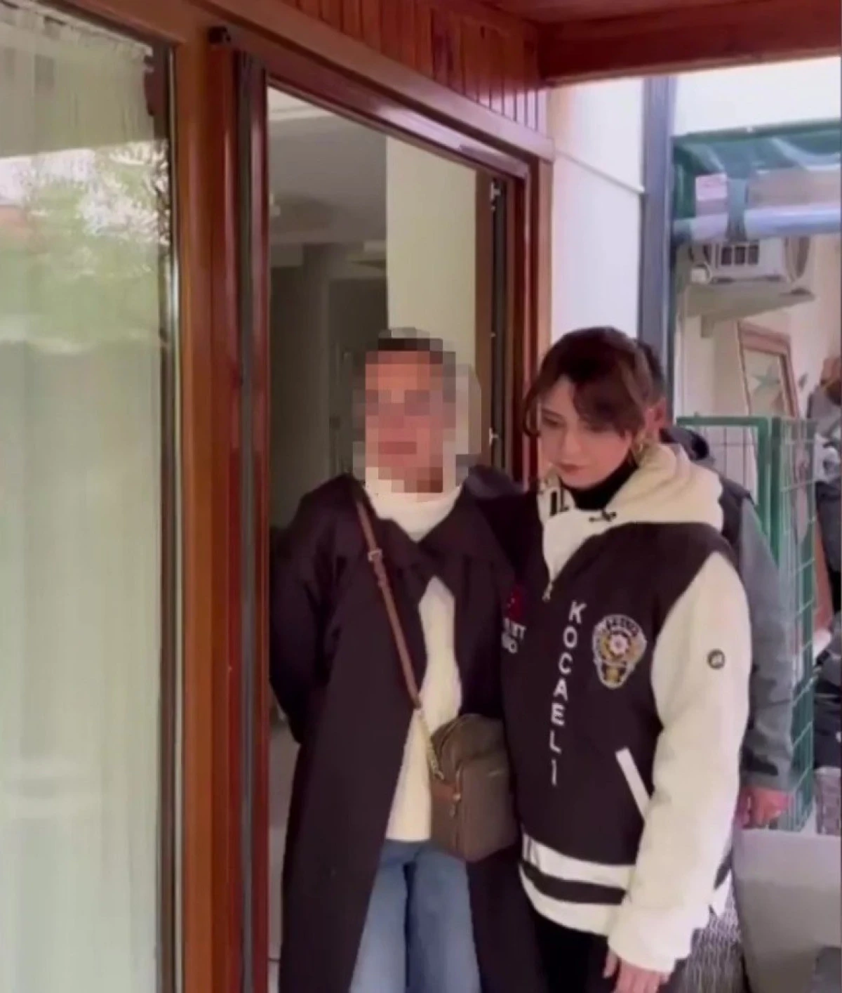 DOĞURDUĞU BEBEĞİNİ &Ccedil;&Ouml;P KONTEYNERİNE ATAN ANNE 19 YIL SONRA HAKİM KARŞISINDA