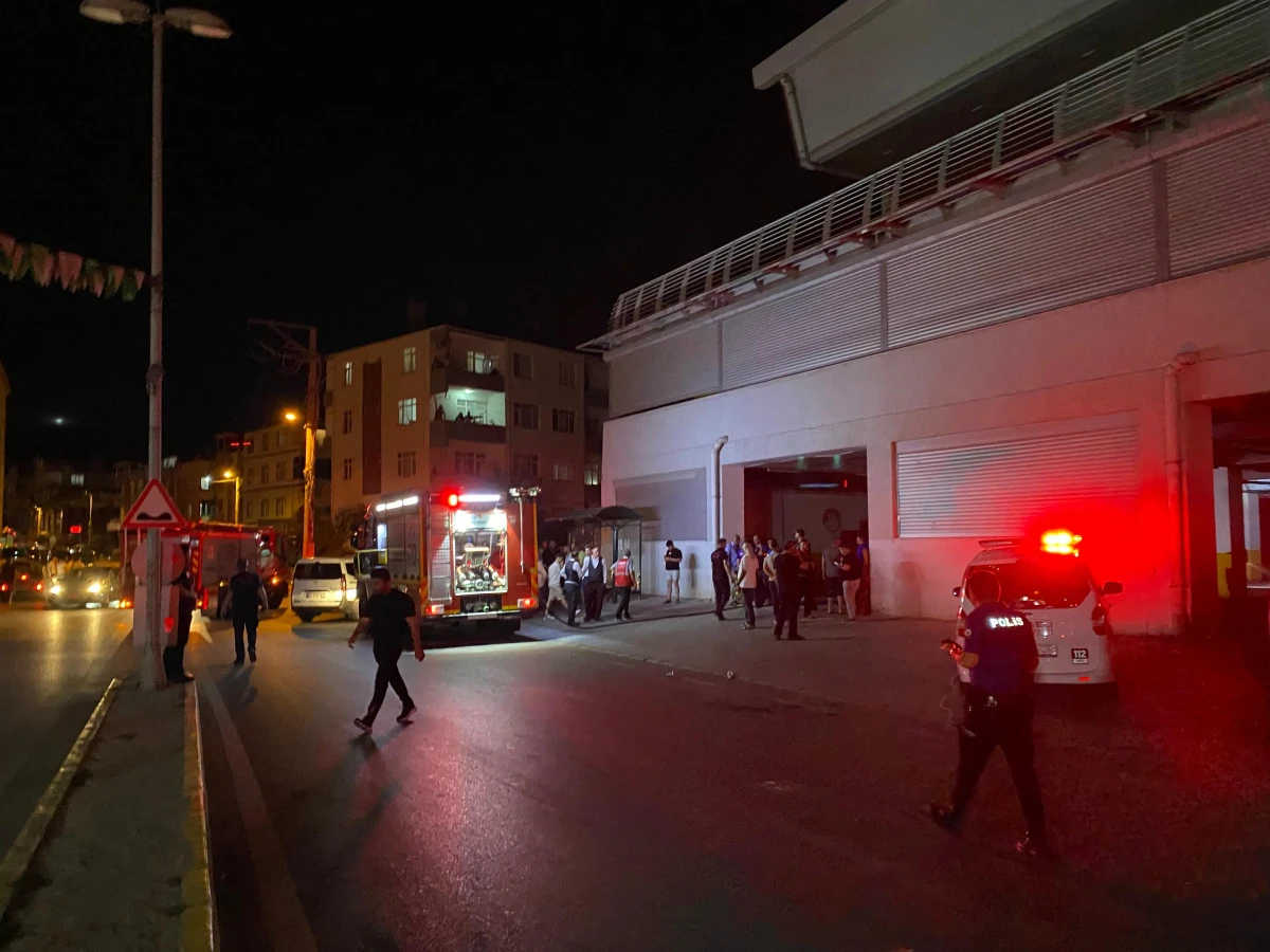 DÜĞÜN SALONUNDA KORKUTAN YANGIN