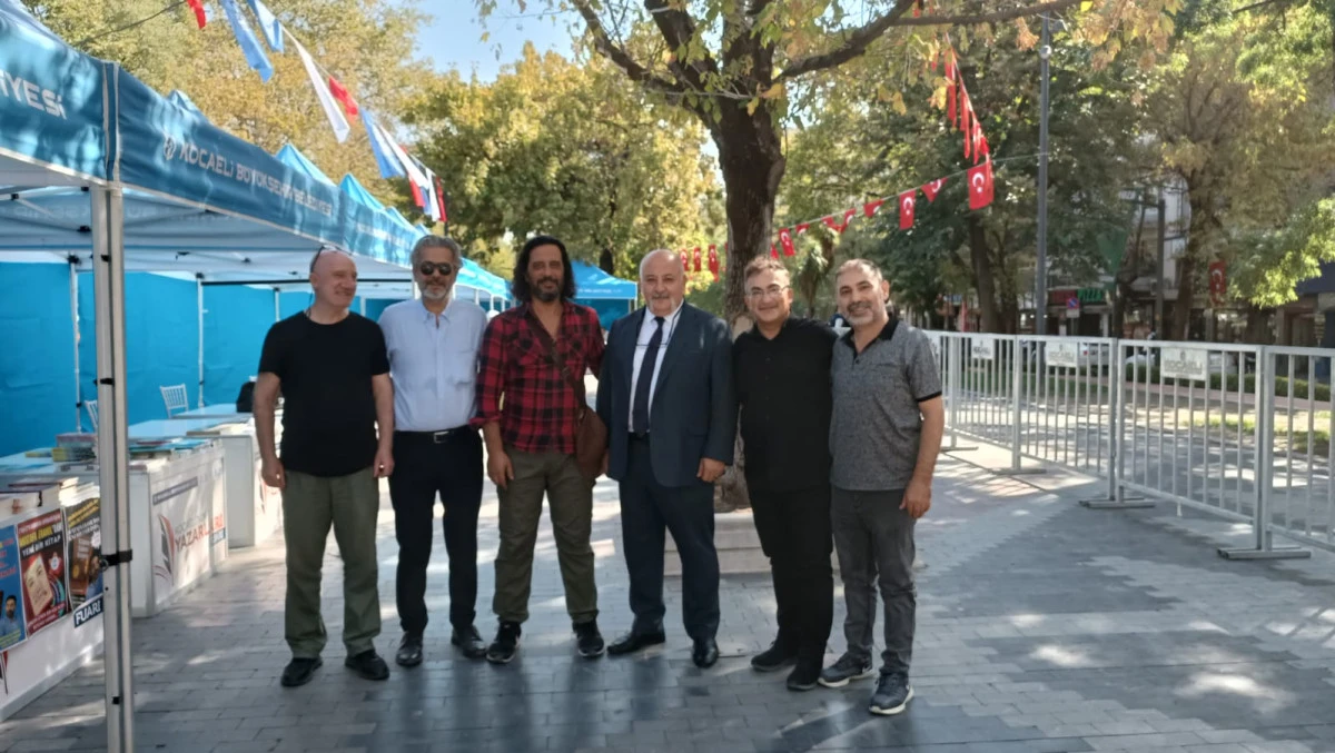 DÜNYANIN EN BÜYÜK AÇIK HAVA KİTAP FUARI İZMİT’TE AÇILDI