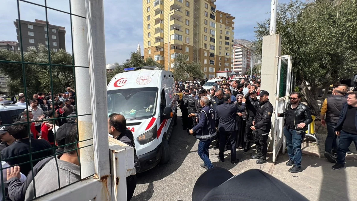 EĞİTİMCİLER İŞ BIRAKMA S&Uuml;RESİNİ UZATTI!