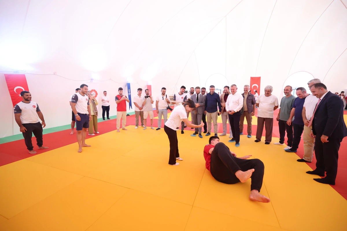 EMRE YAZGAN’IN ADI BU SALONDA YAŞATILIYOR