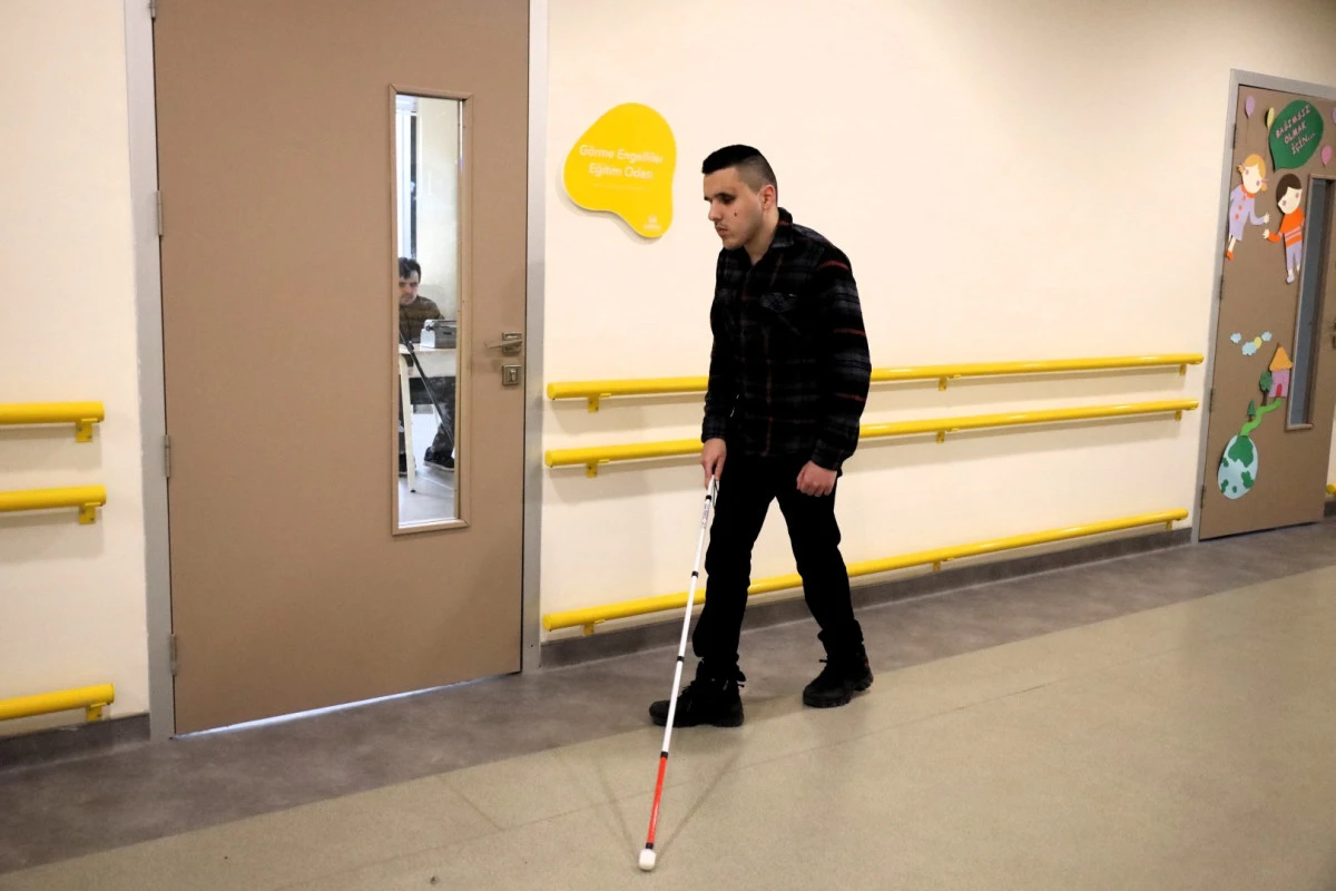 EREN&rsquo;İN HAYATI &ldquo;BEYAZ BASTON&rdquo; EĞİTİMİYLE DEĞİŞTİ 