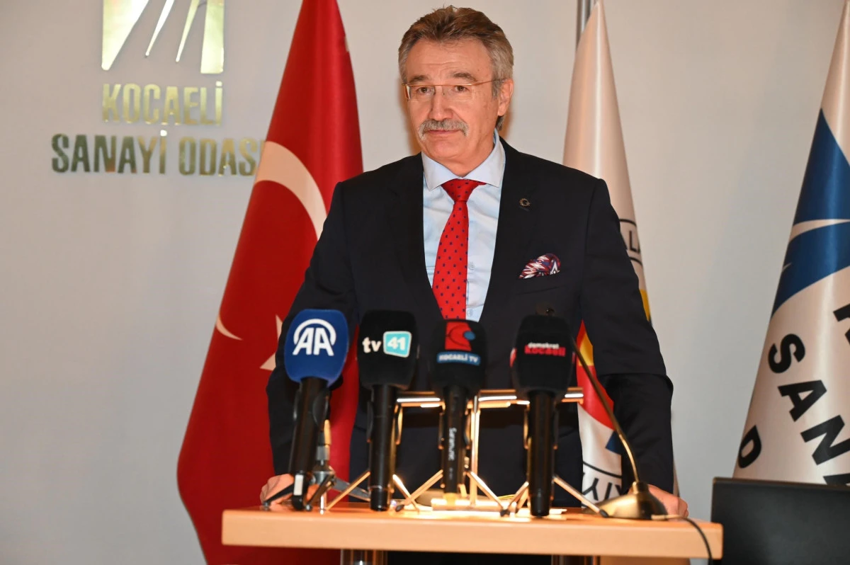 ESKİ DEVLET BAKANI T&Uuml;ZMEN: "86 MİLYONUZ AMA SANAYİDE ADAM YOK"