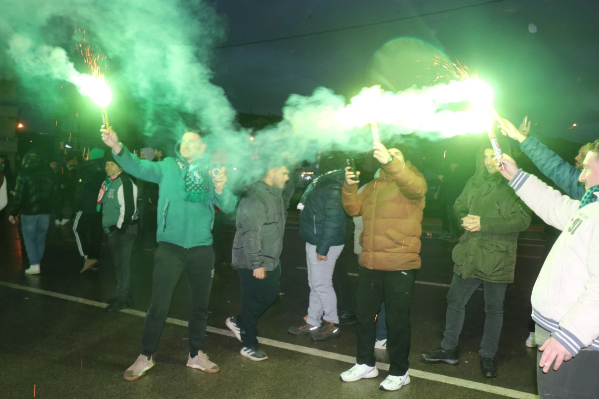 FENERBAH&Ccedil;E - KOCAELİSPOR KAFİLESİ STADYUMA GELDİ