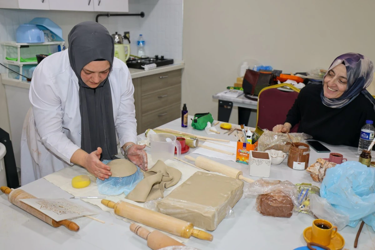 GELENEKTEN GELECEĞE: BAŞİSKELE'DE ÇİNİ VE SERAMİK ATÖLYESİ