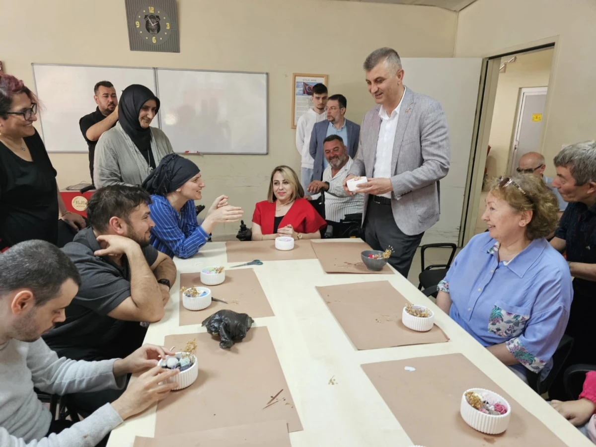 G&Ouml;LC&Uuml;K BELEDİYESİ ENGELSİZ YAŞAM MERKEZİ&rsquo;NDE RENKLİ AT&Ouml;LYE