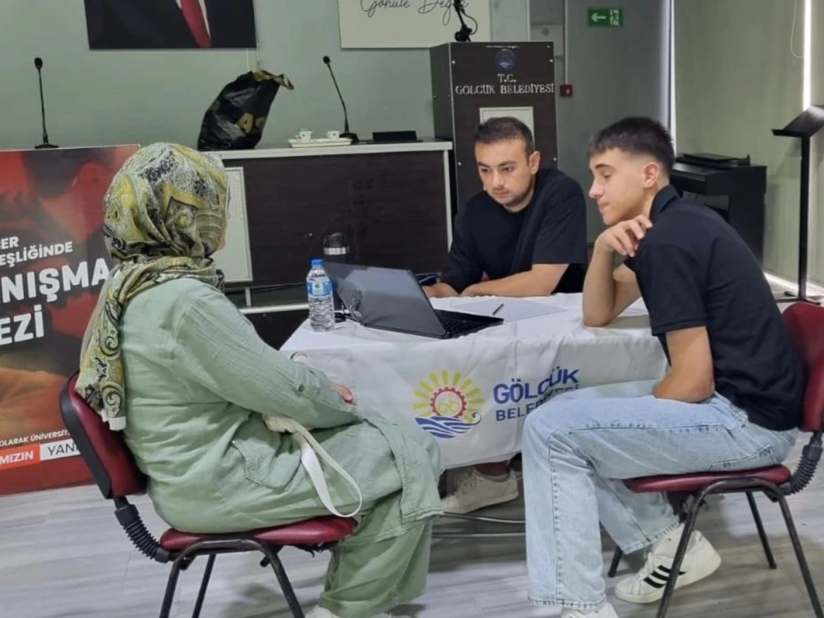 GÖLCÜK BELEDİYESİ ÜNİVERSİTE TERCİH MERKEZİ GENÇLERİN YANINDA