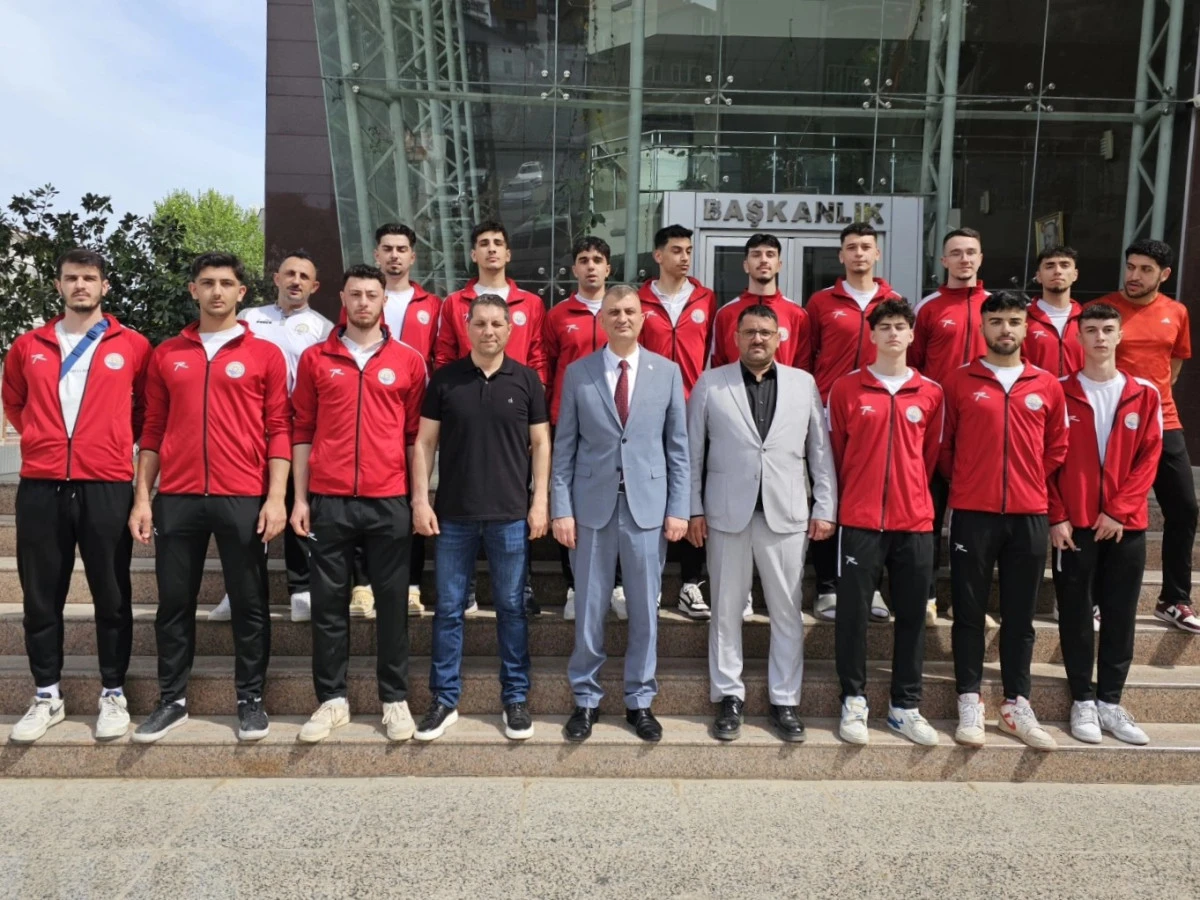 GÖLCÜK BELEDİYESPOR VOLEYBOL TAKIMIMININ HEDEFİ TÜRKİYE ŞAMPİYONASI