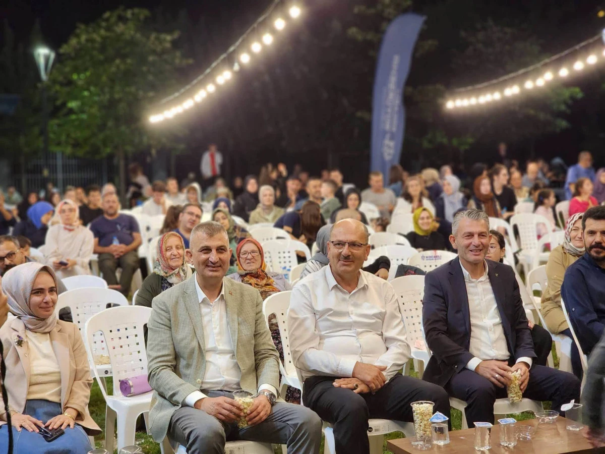 G&ouml;lc&uuml;k Millet Bah&ccedil;esi&rsquo;nde Tiyatro Keyfi