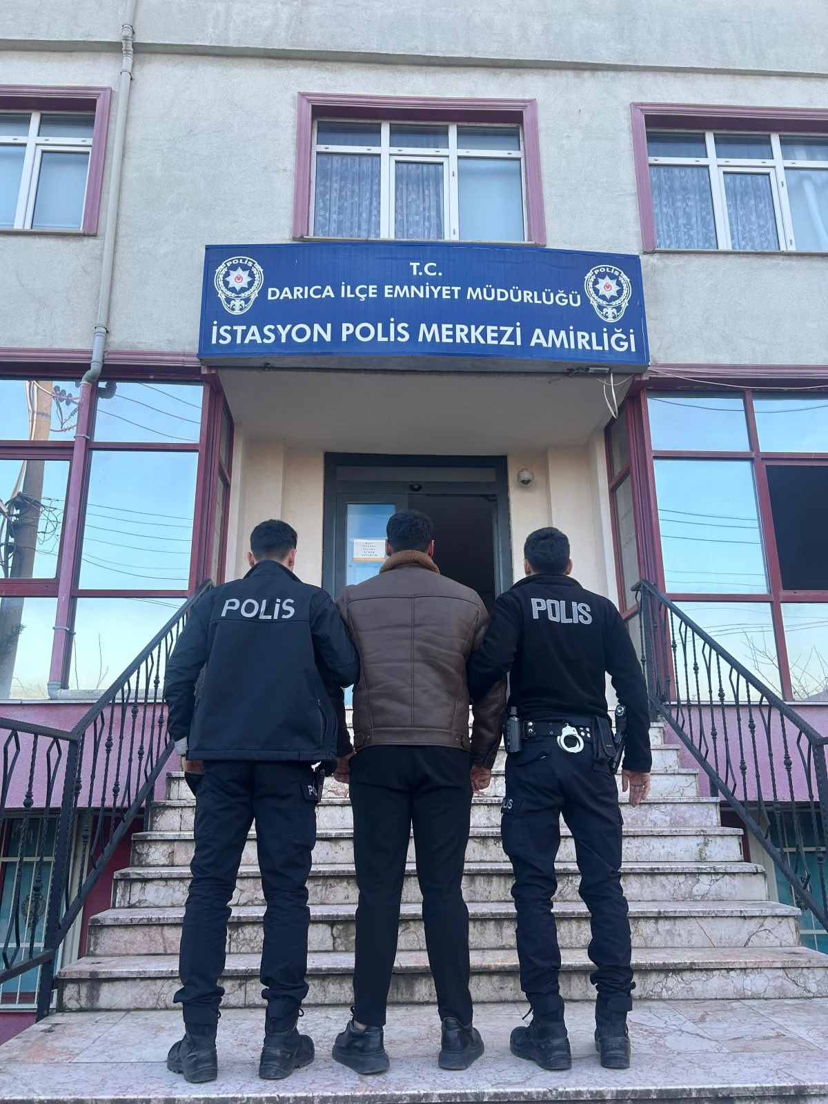  HUSUMETLİSİNİ BI&Ccedil;AKLAYAN Ş&Uuml;PHELİ TUTUKLANDI