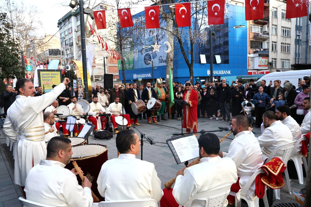 İLAHİ EZGİLER CUMHURİYET BULVARI&rsquo;NDA YANKILANDI