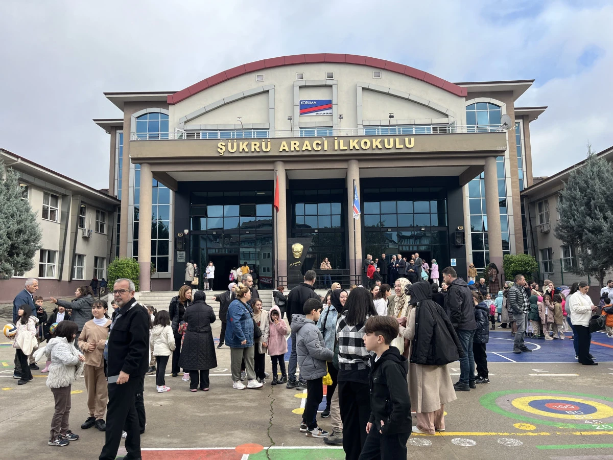 İLKOKULDAKİ YANGIN KORKUTTU